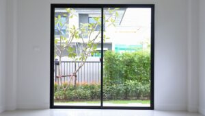 Puertas de cristal correderas: ventajas, tipos y cuándo instalarlas en tu hogar